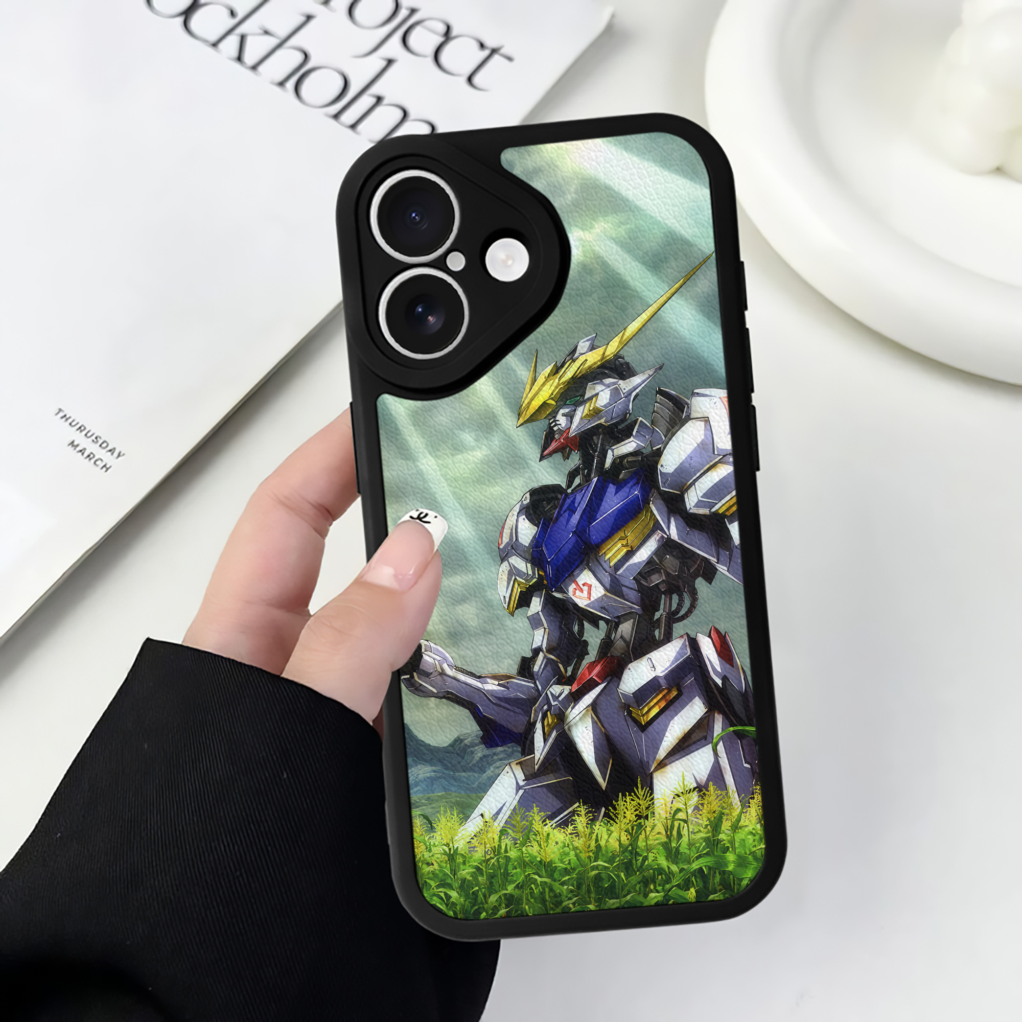 （画像用） 機動戦士ガンダム Mobile Suit Gundam 【iPhone 16シリーズ対応】シリコンスマホケース（レザー調） 材質：シリコン